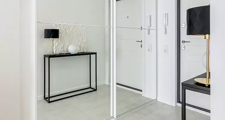 Mirrored Bifold Closet Doors Repair in Kissimmee, FL