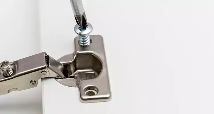 Screen Door Hinge Repair in Kissimmee, FL