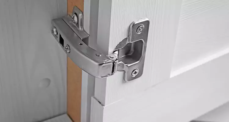 Shower Door Hinge Replacement in Kissimmee, FL