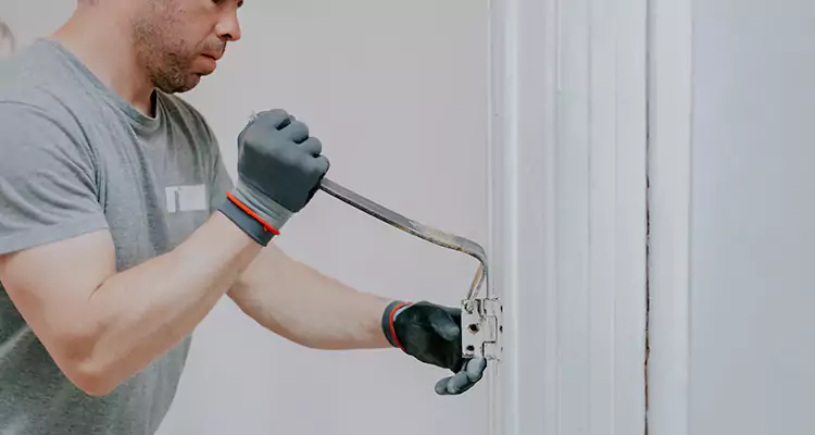 Cracked Door Jamb Repair in Kissimmee, FL