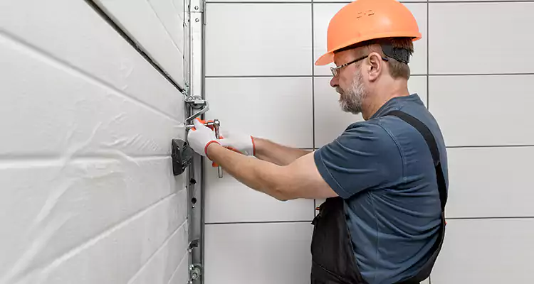 Emergency Garage Door Repair in Kissimmee, FL