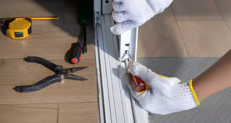 Screen Door Wheel Replacement in Kissimmee, FL