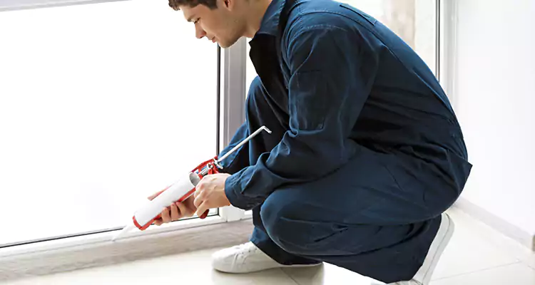 Window Glass Caulk Repair in Kissimmee, FL