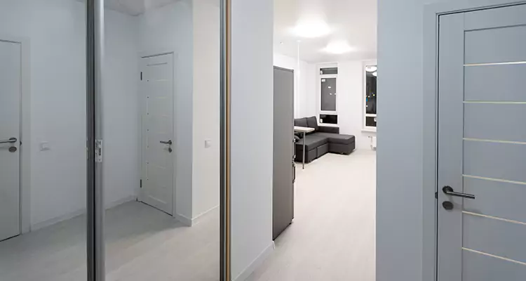 Modern Mirrored Closet Doors Repair in Kissimmee, FL