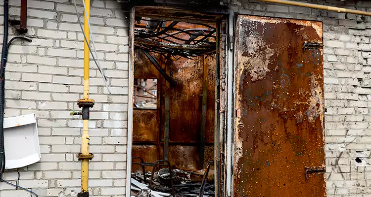 Metal Door Rust Repair in Kissimmee, FL