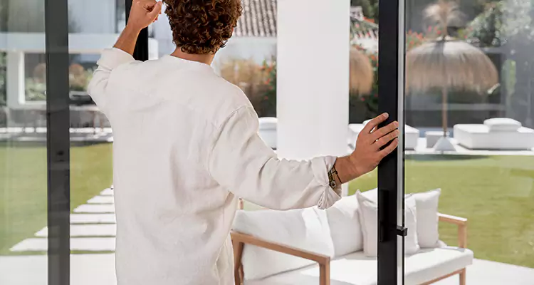 Fix Backyard Sliding Door Hard To Operate in Kissimmee, FL