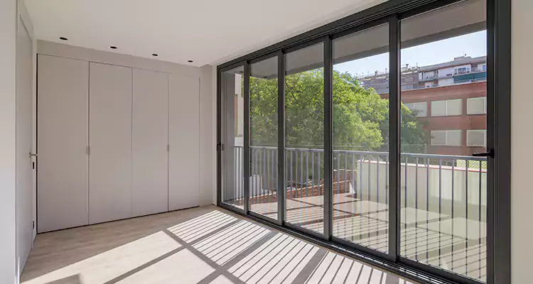 Fix Sliding Screen Door Track in Kissimmee, FL